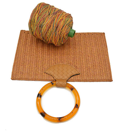 Picture of Kit Straw Fold Lady, Tabac Camel with Resin Handle and 300gr Pom Pom Cord Yarn, Multicolor Yellow (103)